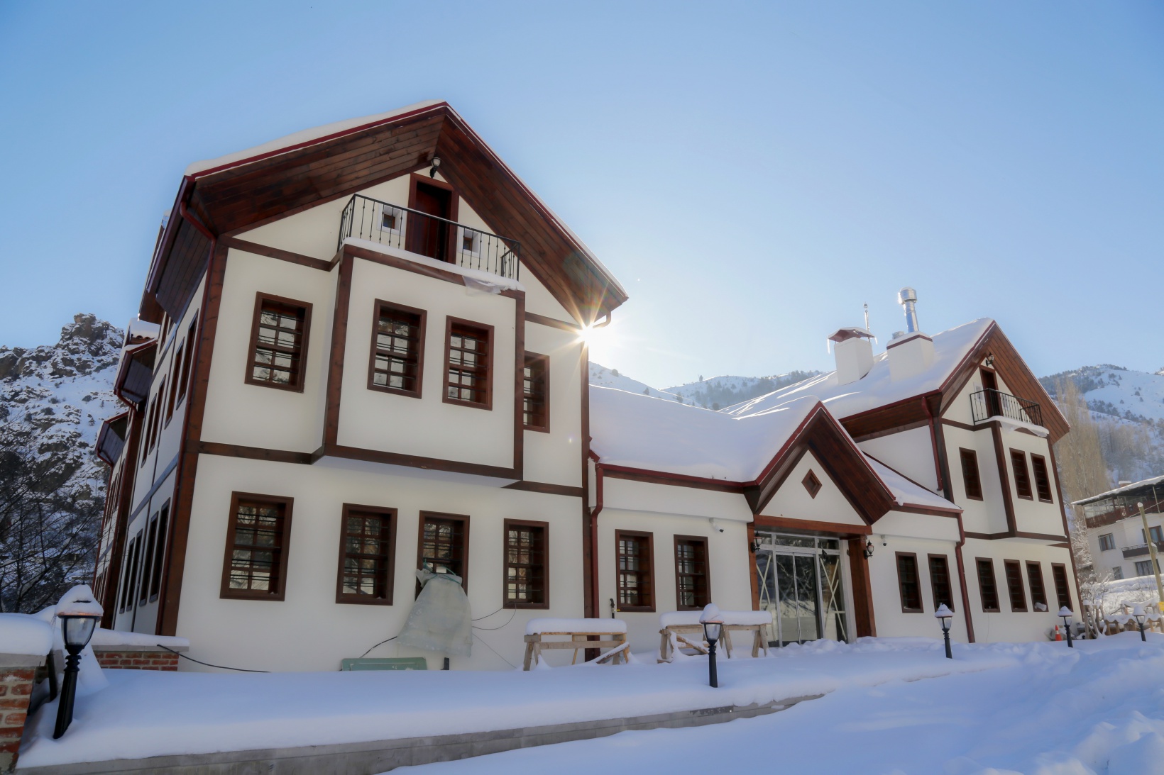 Tarihi kent beyaza büründü 6