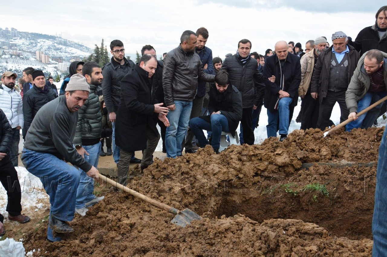 Tolga Zengin'den Annesine Son Görev   1
