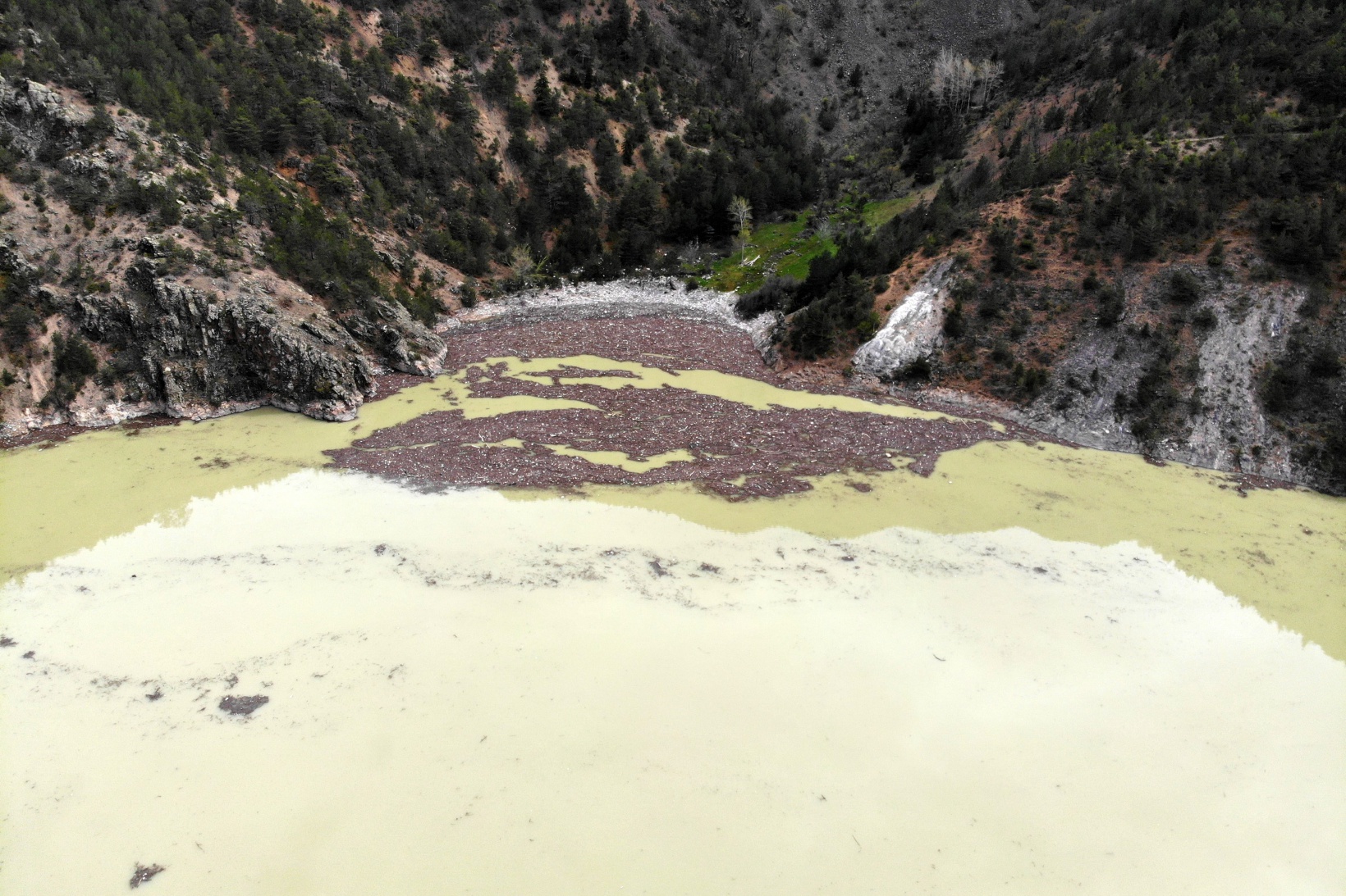 Torul Baraj ‘Çöplüğü’nde yine aynı görüntü! 7