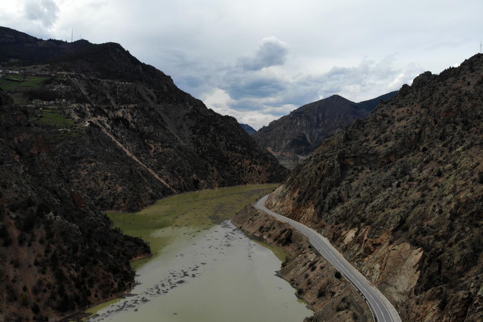 Torul Baraj ‘Çöplüğü’nde yine aynı görüntü! 6