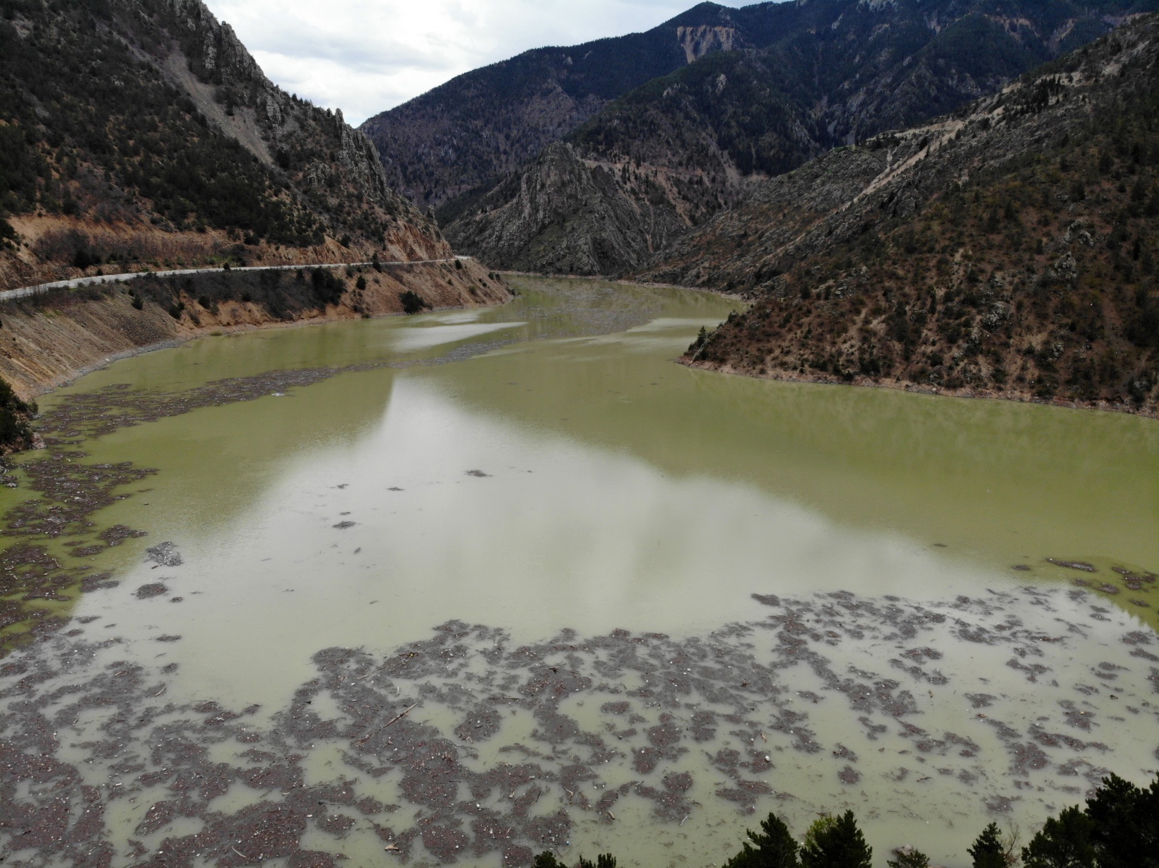 Torul Baraj ‘Çöplüğü’nde yine aynı görüntü! 8