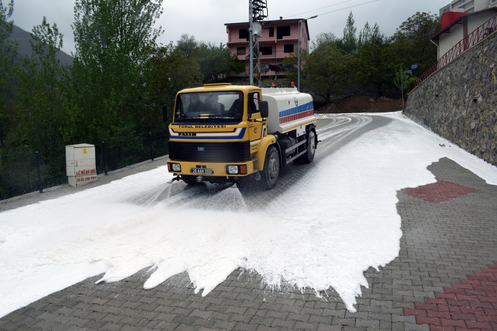 Torul’da Ramazan Bayramı öncesi sokak ve caddeler dezenfekte ediliyor 5