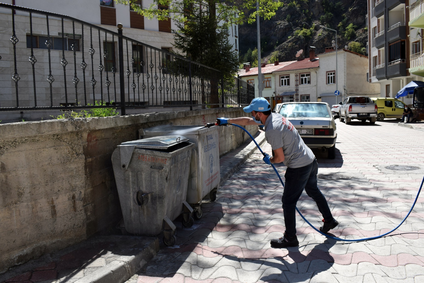 Torul’da Ramazan Bayramı öncesi sokak ve caddeler dezenfekte ediliyor 3