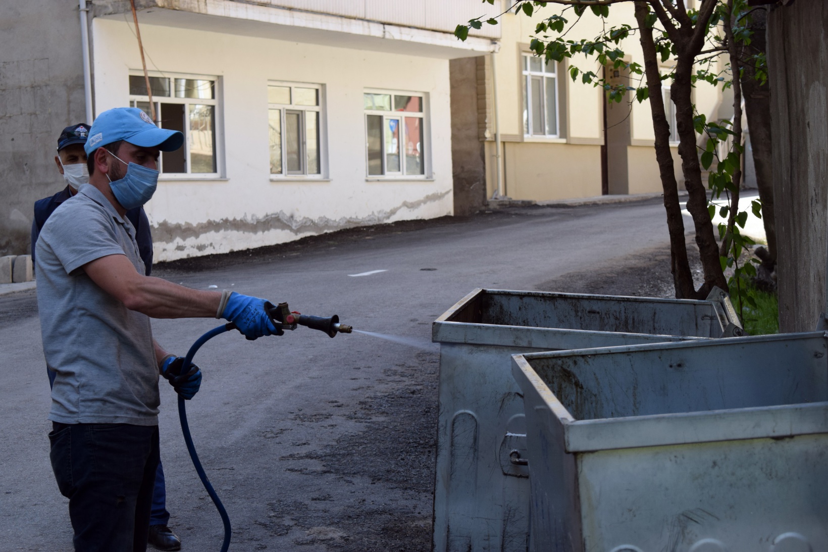 Torul’da Ramazan Bayramı öncesi sokak ve caddeler dezenfekte ediliyor 1