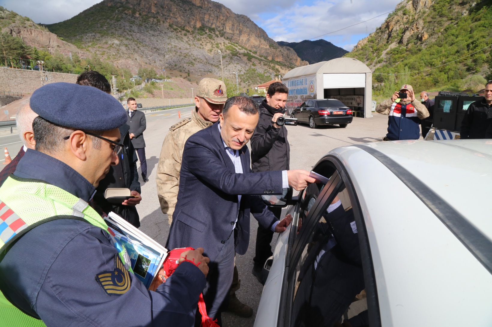 Vali Taşbilek, trafik denetimine katıldı 4