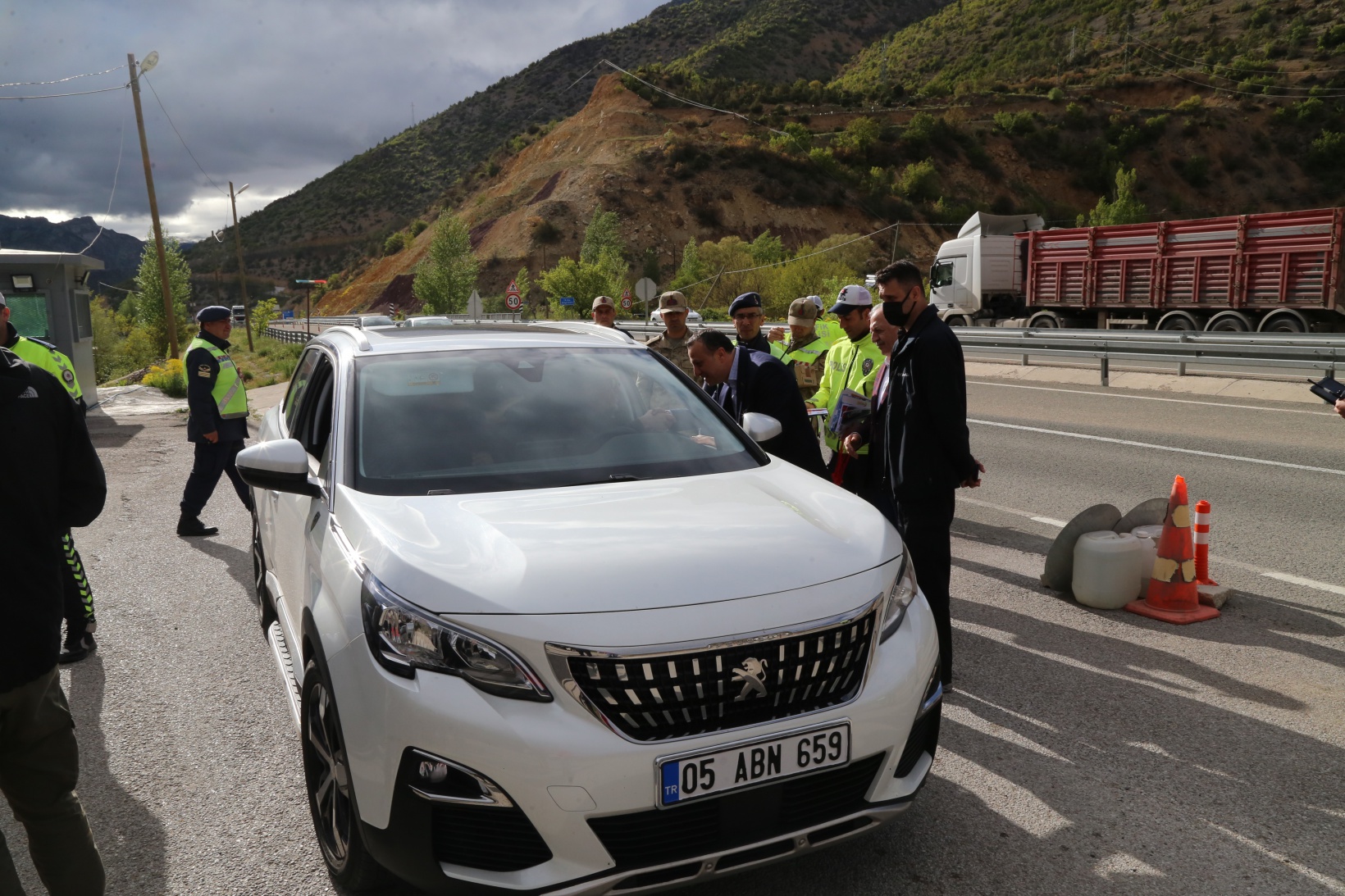 Vali Taşbilek, trafik denetimine katıldı 5