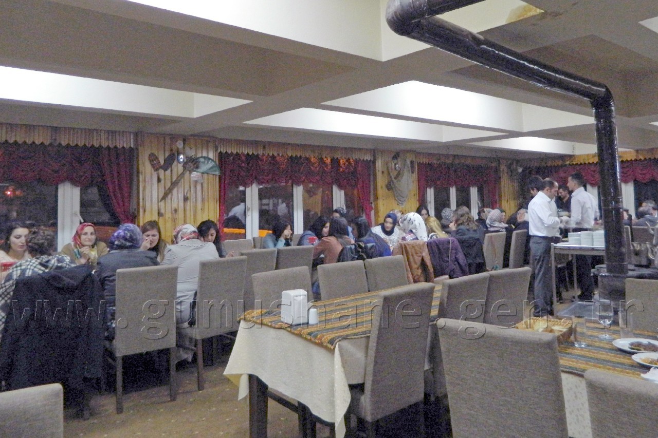 AK Parti Torul İlçe Teşkilatı Yemekte Buluştu 1