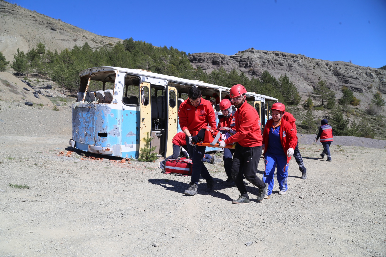 Gümüşhane’de UMKE ekiplerinden nefes kesen tatbikat 16