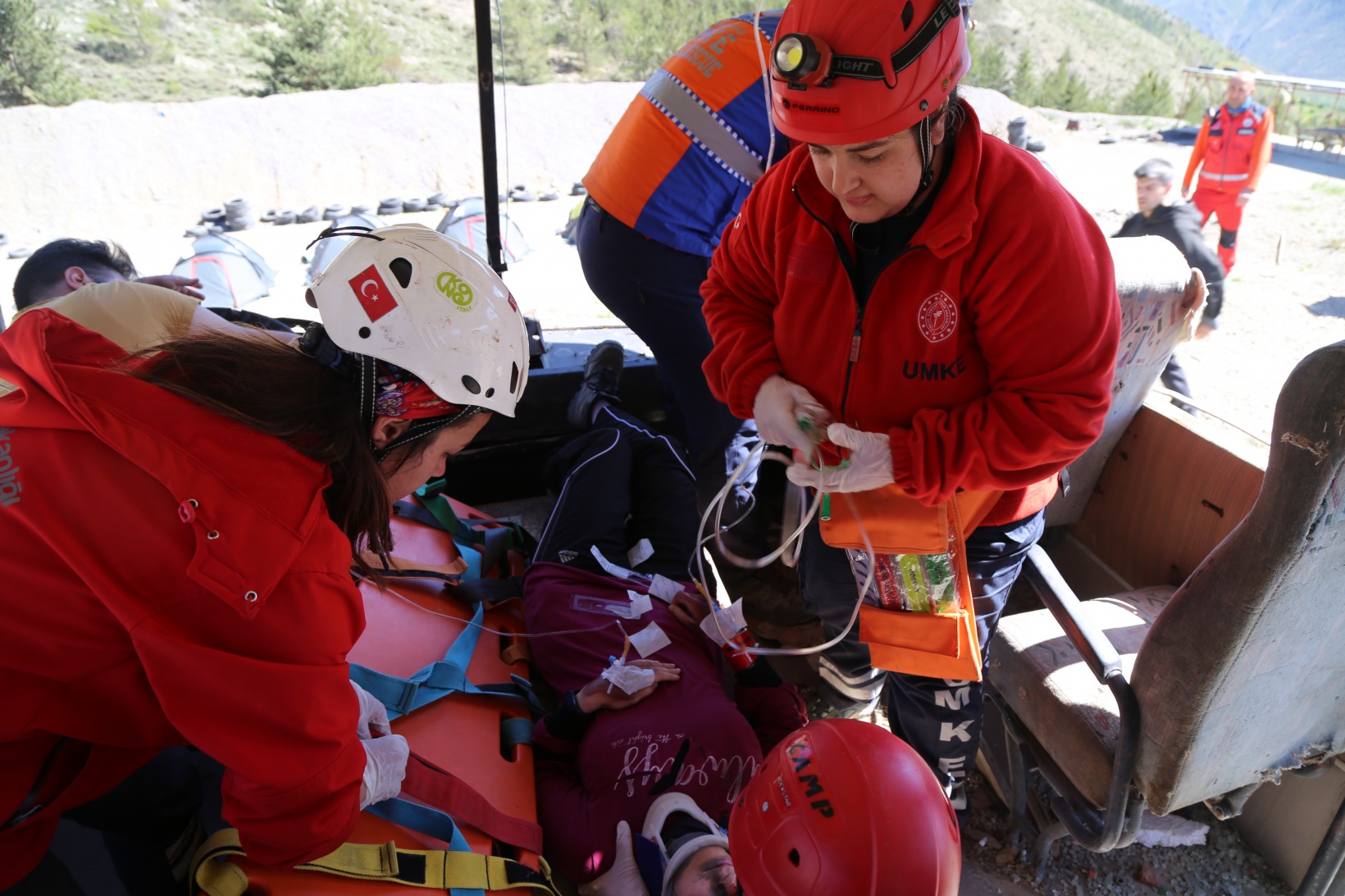 Gümüşhane’de UMKE ekiplerinden nefes kesen tatbikat 10