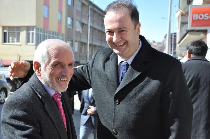 Yılmaz, her an vatandaşlarla bir arada 1