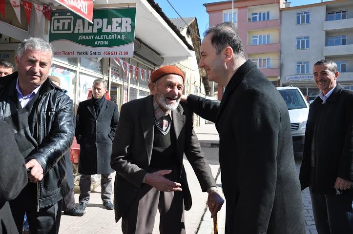 Yılmaz, her an vatandaşlarla bir arada 2