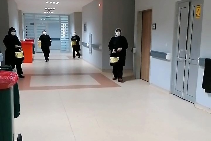 Gümüşhane’de sağlık çalışanları arkadaşlarını alkışladı  1