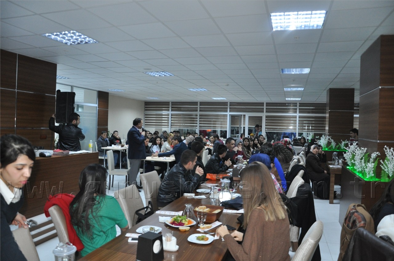 Başkan Canlı, Üniversite Öğrencileriyle Yemekte Buluştu 1