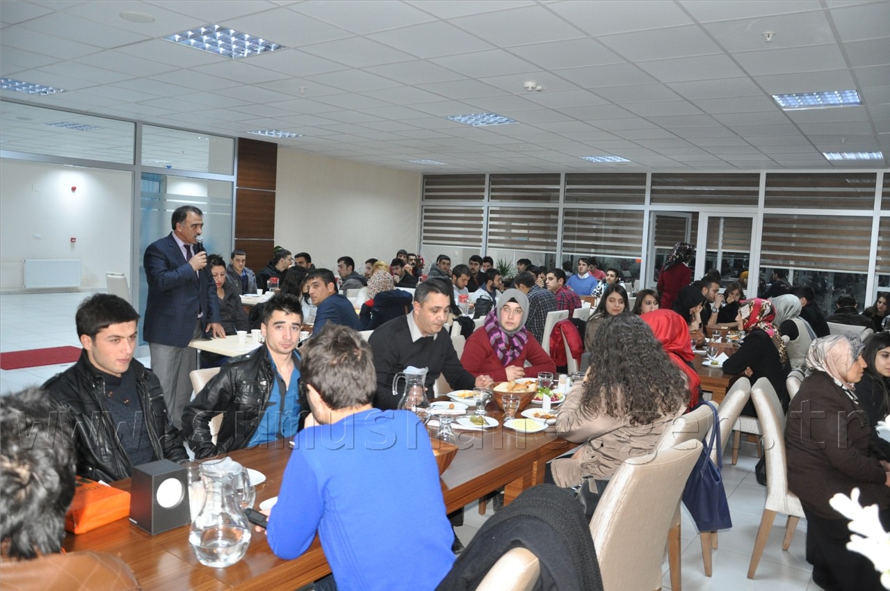 Başkan Canlı, Üniversite Öğrencileriyle Yemekte Buluştu 2