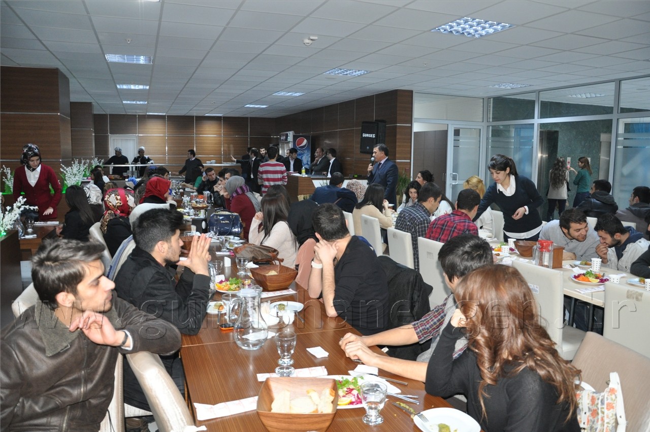 Başkan Canlı, Üniversite Öğrencileriyle Yemekte Buluştu 3