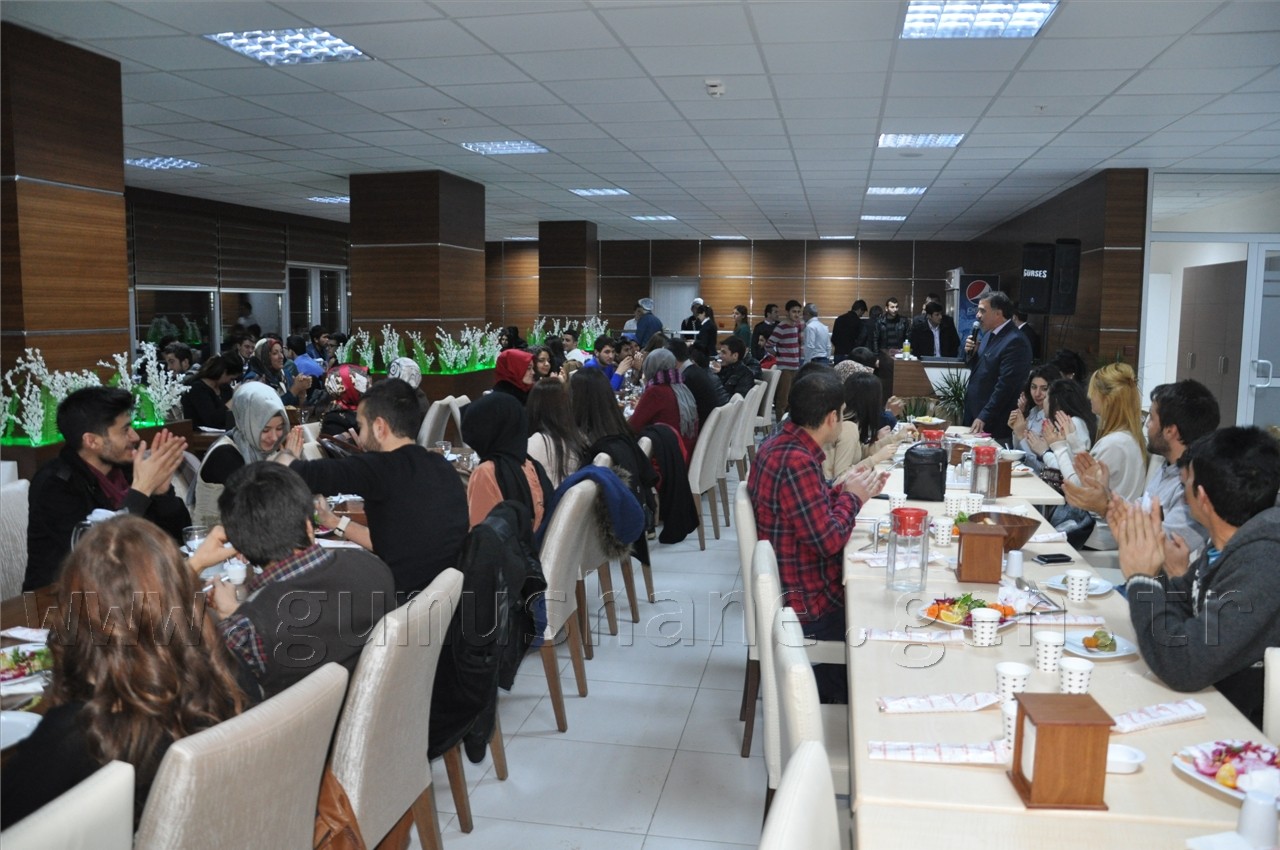 Başkan Canlı, Üniversite Öğrencileriyle Yemekte Buluştu 4