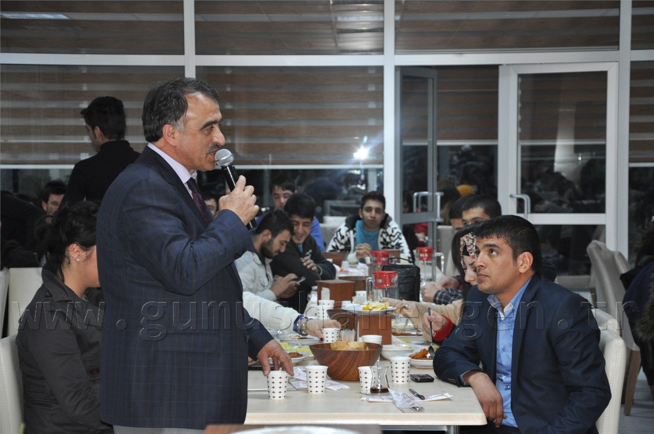 Başkan Canlı, Üniversite Öğrencileriyle Yemekte Buluştu 5