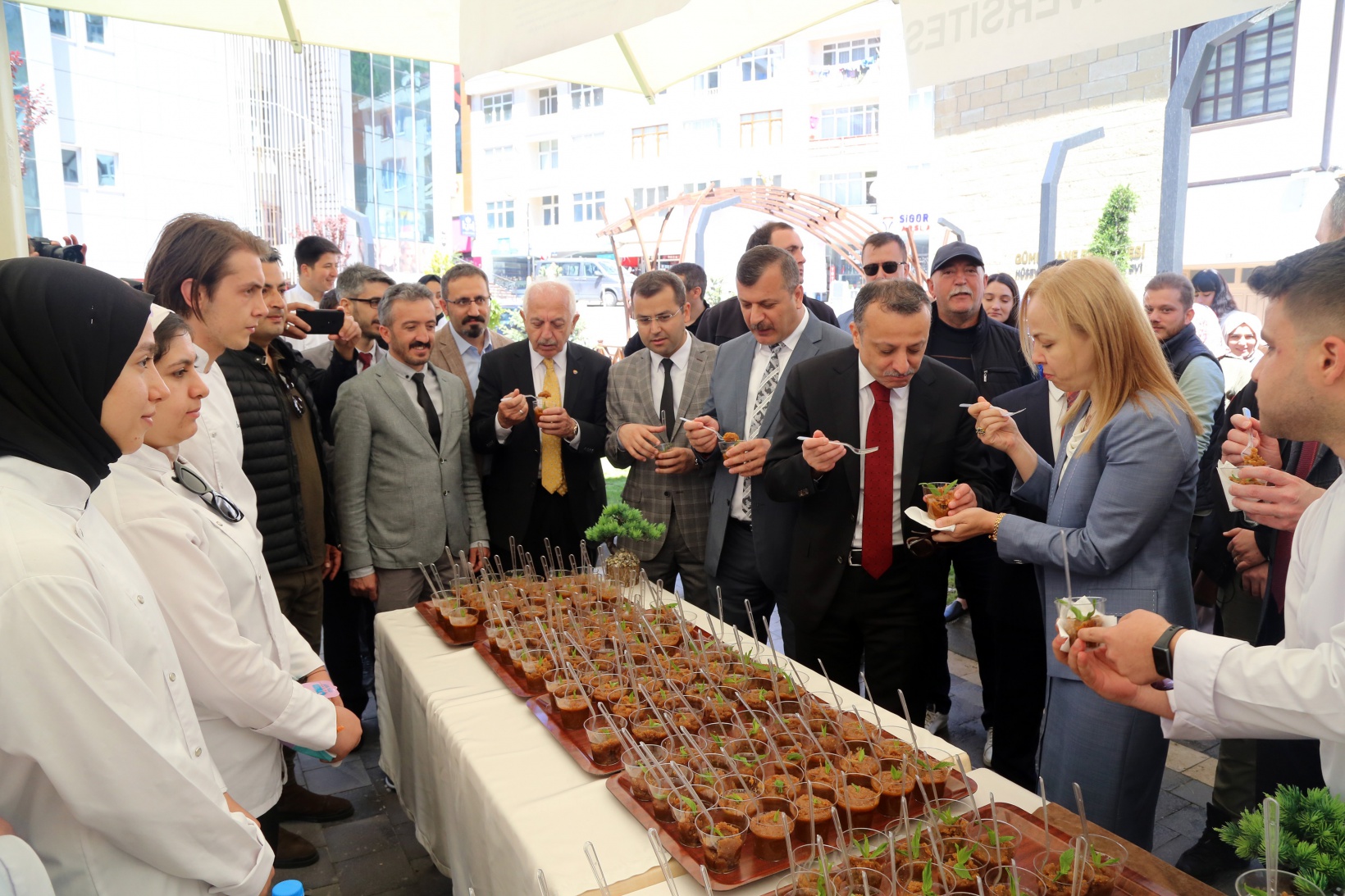 Gümüşhane’de yabancı uyruklu öğrenciler Türk yemeklerini çok sevdi 1