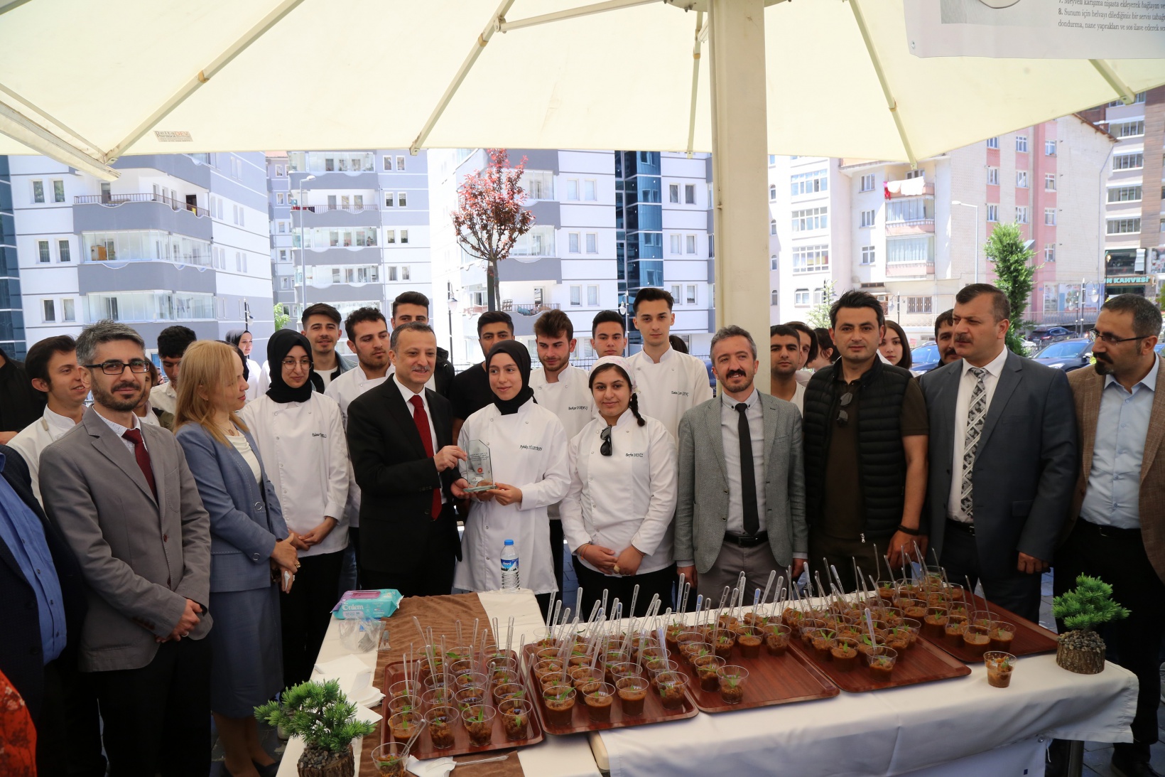 Gümüşhane’de yabancı uyruklu öğrenciler Türk yemeklerini çok sevdi 2
