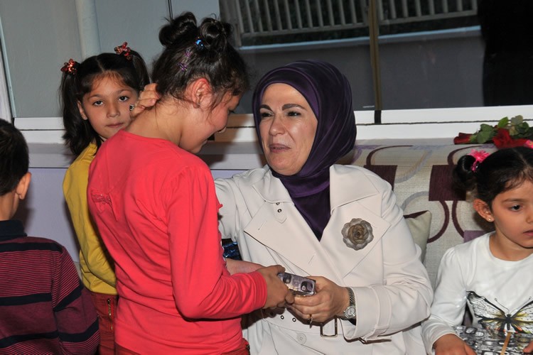 Emine Erdoğan, Gümüşhane'de Sevgi Evlerini Ziyaret Etti 4