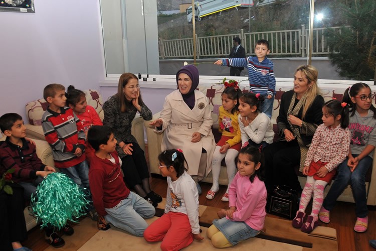 Emine Erdoğan, Gümüşhane'de Sevgi Evlerini Ziyaret Etti 2