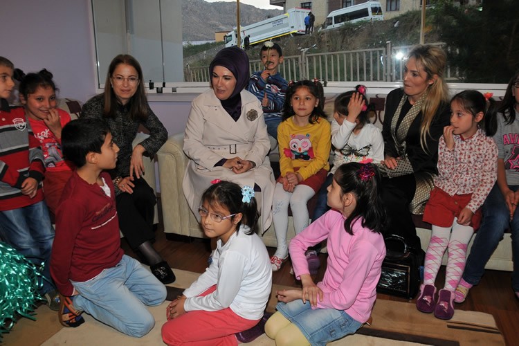 Emine Erdoğan, Gümüşhane'de Sevgi Evlerini Ziyaret Etti 5