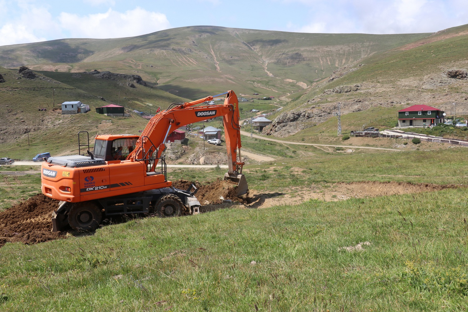 Gümüşhane yaylalarındaki kaçak binaların yıkımı devam ediyor 36