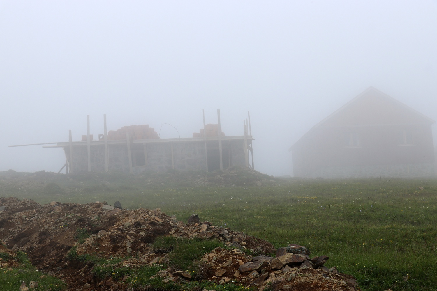Gümüşhane yaylalarındaki kaçak binaların yıkımı devam ediyor 52
