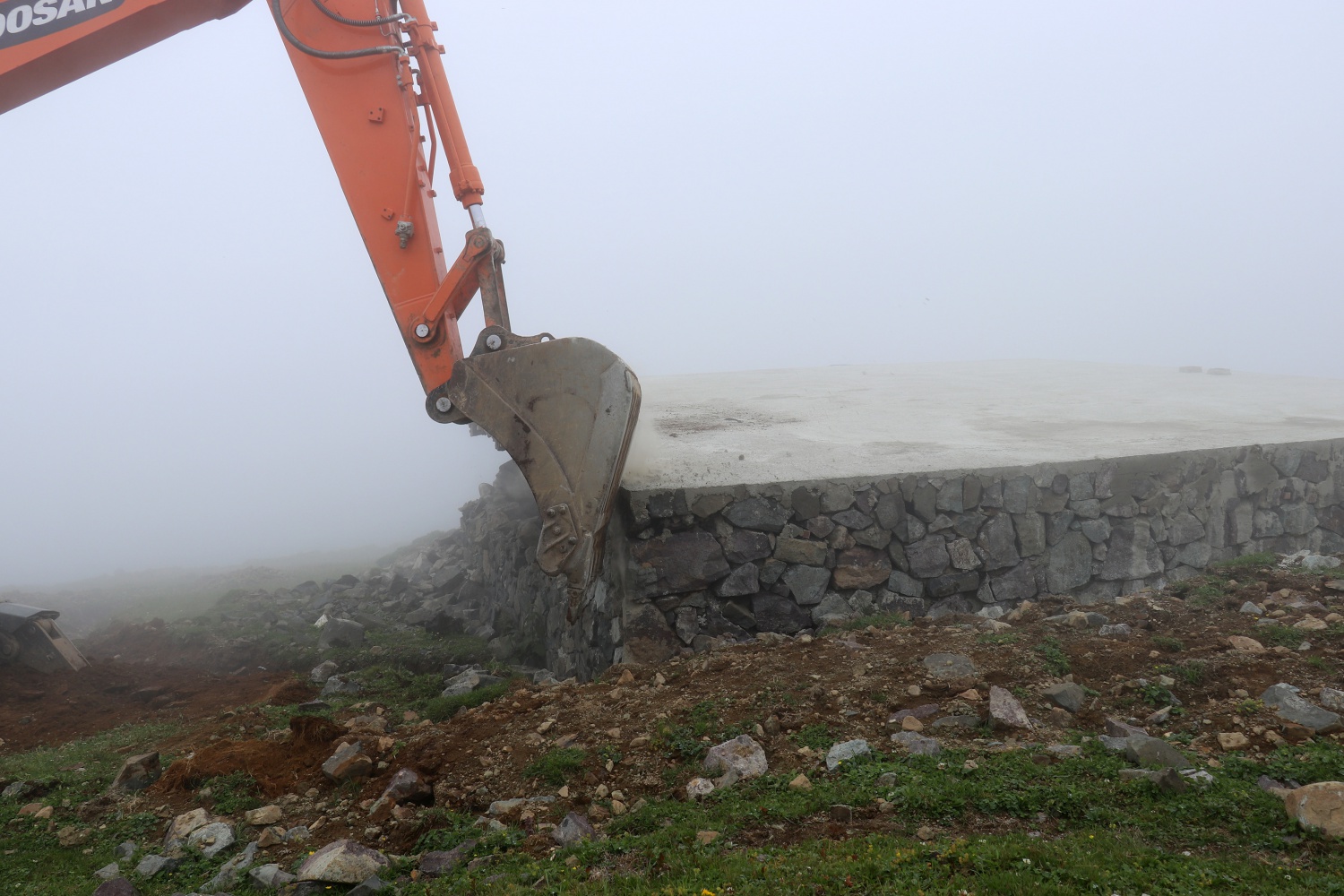 Gümüşhane yaylalarındaki kaçak binaların yıkımı devam ediyor 34