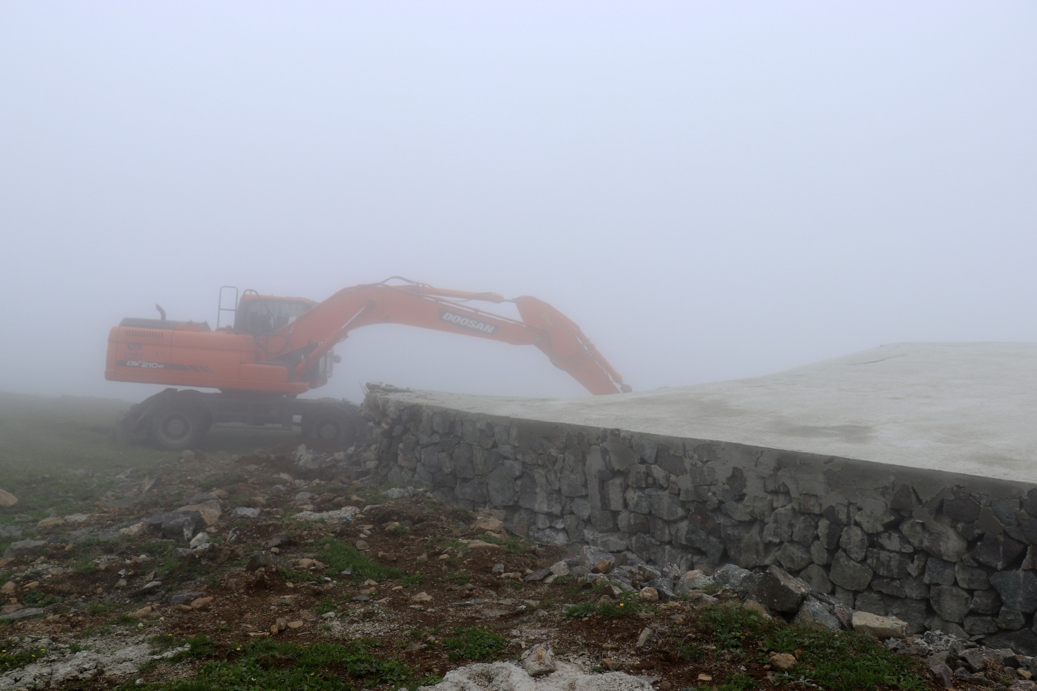 Gümüşhane yaylalarındaki kaçak binaların yıkımı devam ediyor 16