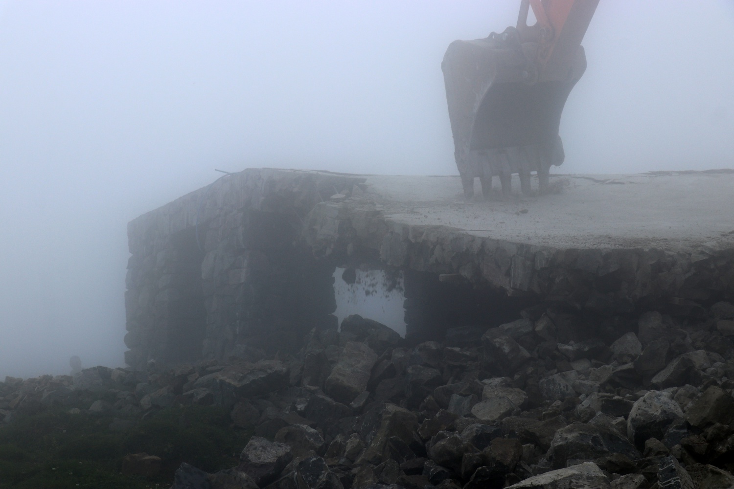 Gümüşhane yaylalarındaki kaçak binaların yıkımı devam ediyor 21