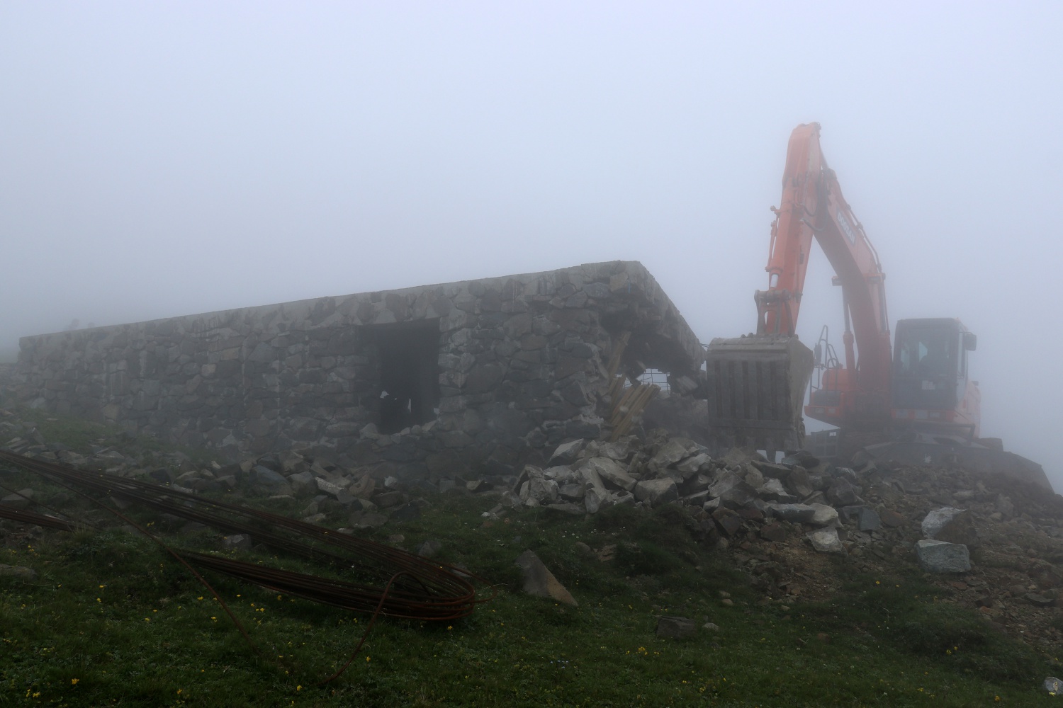 Gümüşhane yaylalarındaki kaçak binaların yıkımı devam ediyor 10