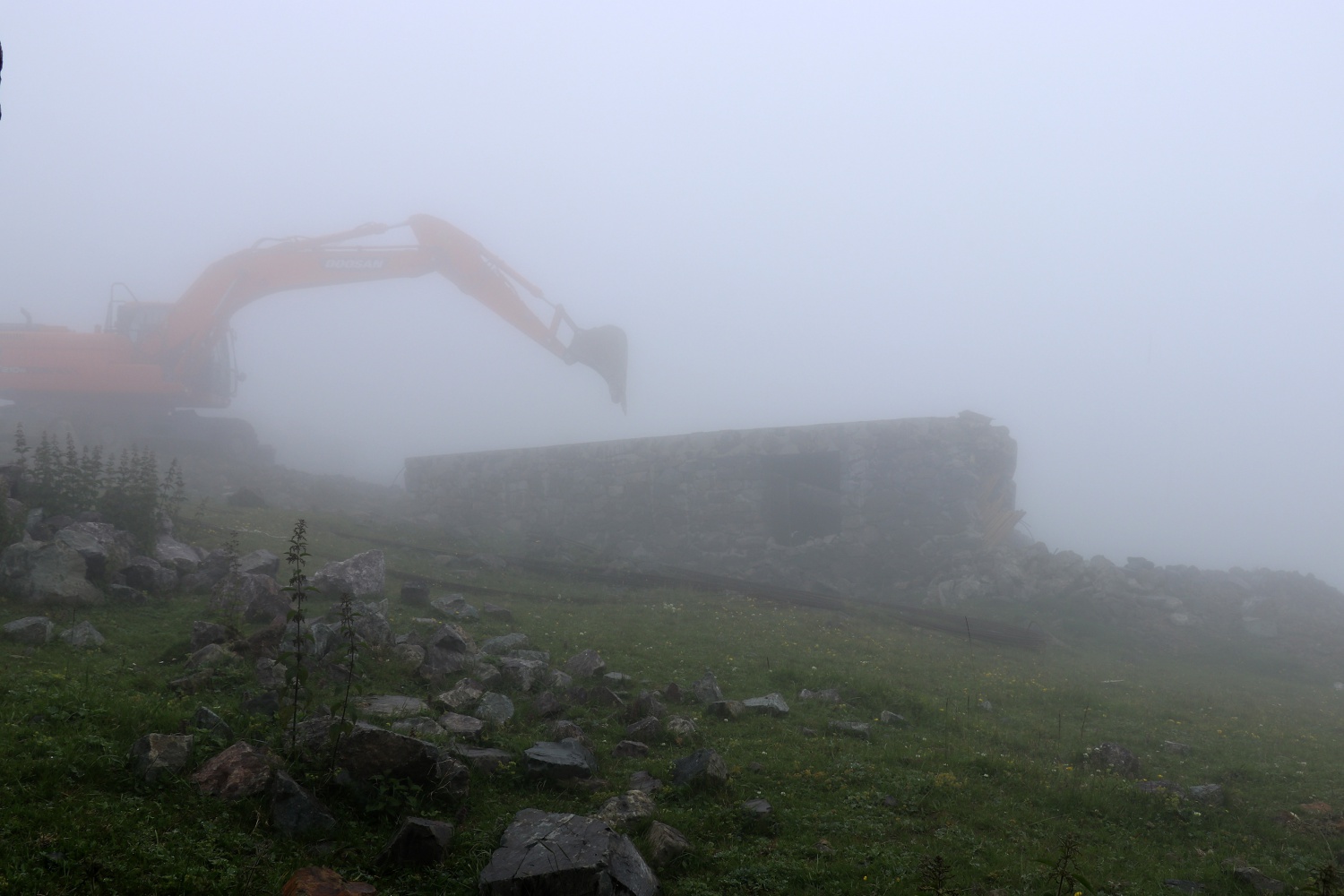Gümüşhane yaylalarındaki kaçak binaların yıkımı devam ediyor 8