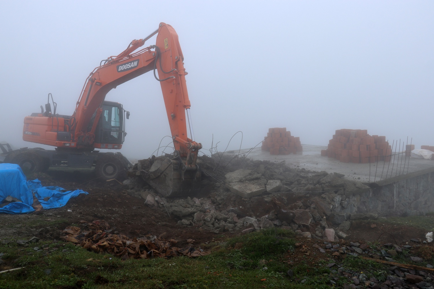 Gümüşhane yaylalarındaki kaçak binaların yıkımı devam ediyor 17