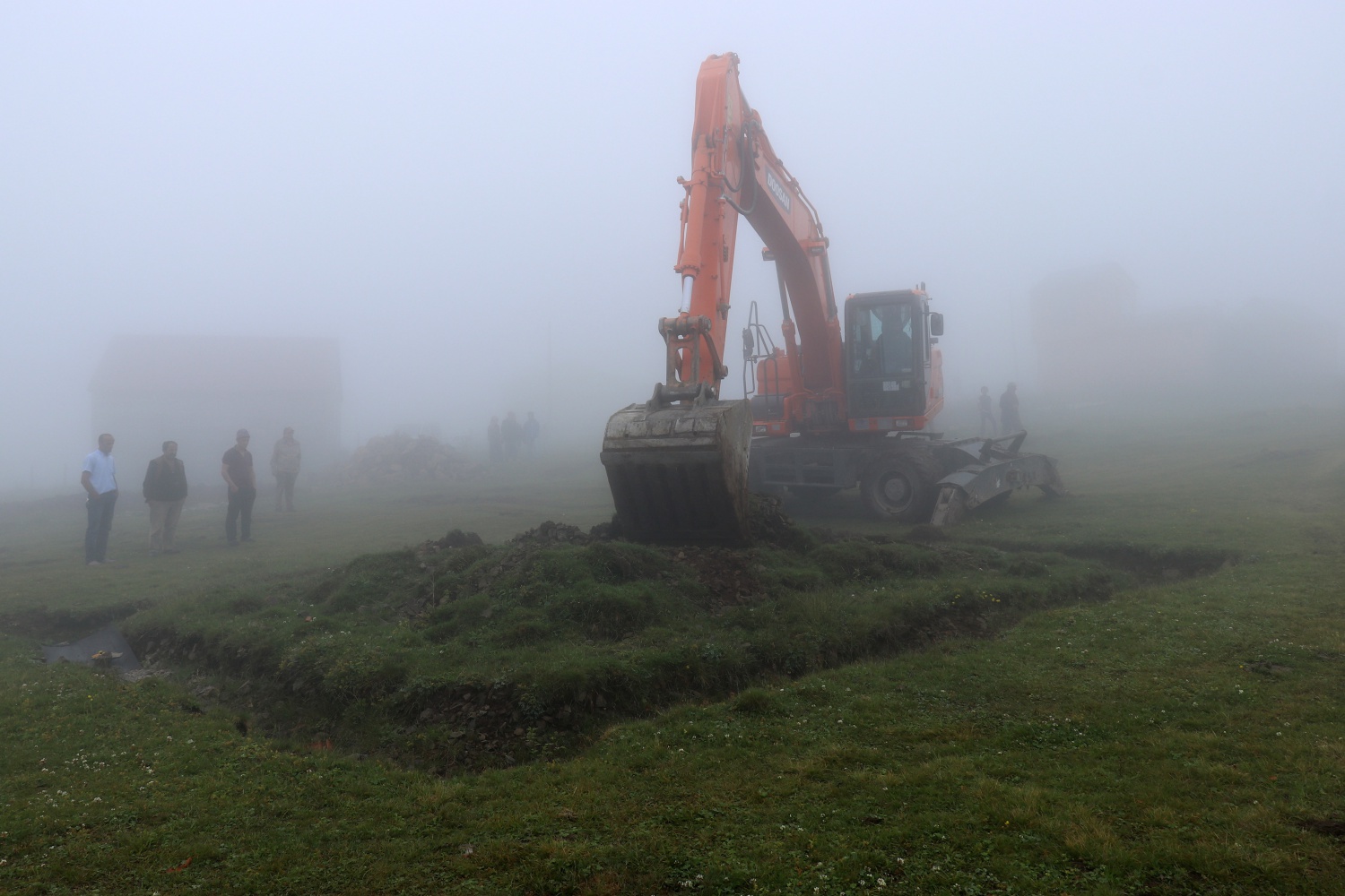 Gümüşhane yaylalarındaki kaçak binaların yıkımı devam ediyor 18