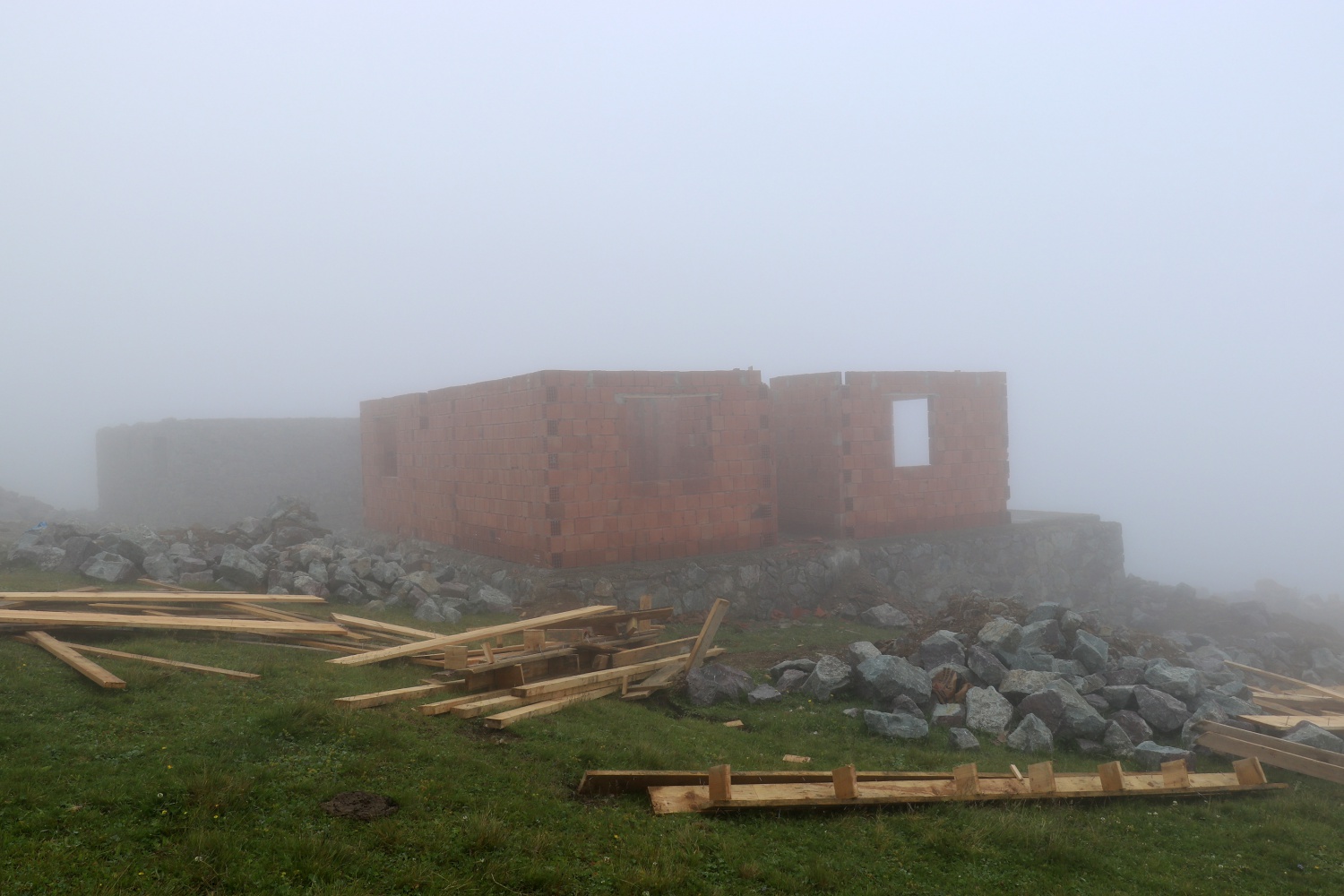 Gümüşhane yaylalarındaki kaçak binaların yıkımı devam ediyor 14