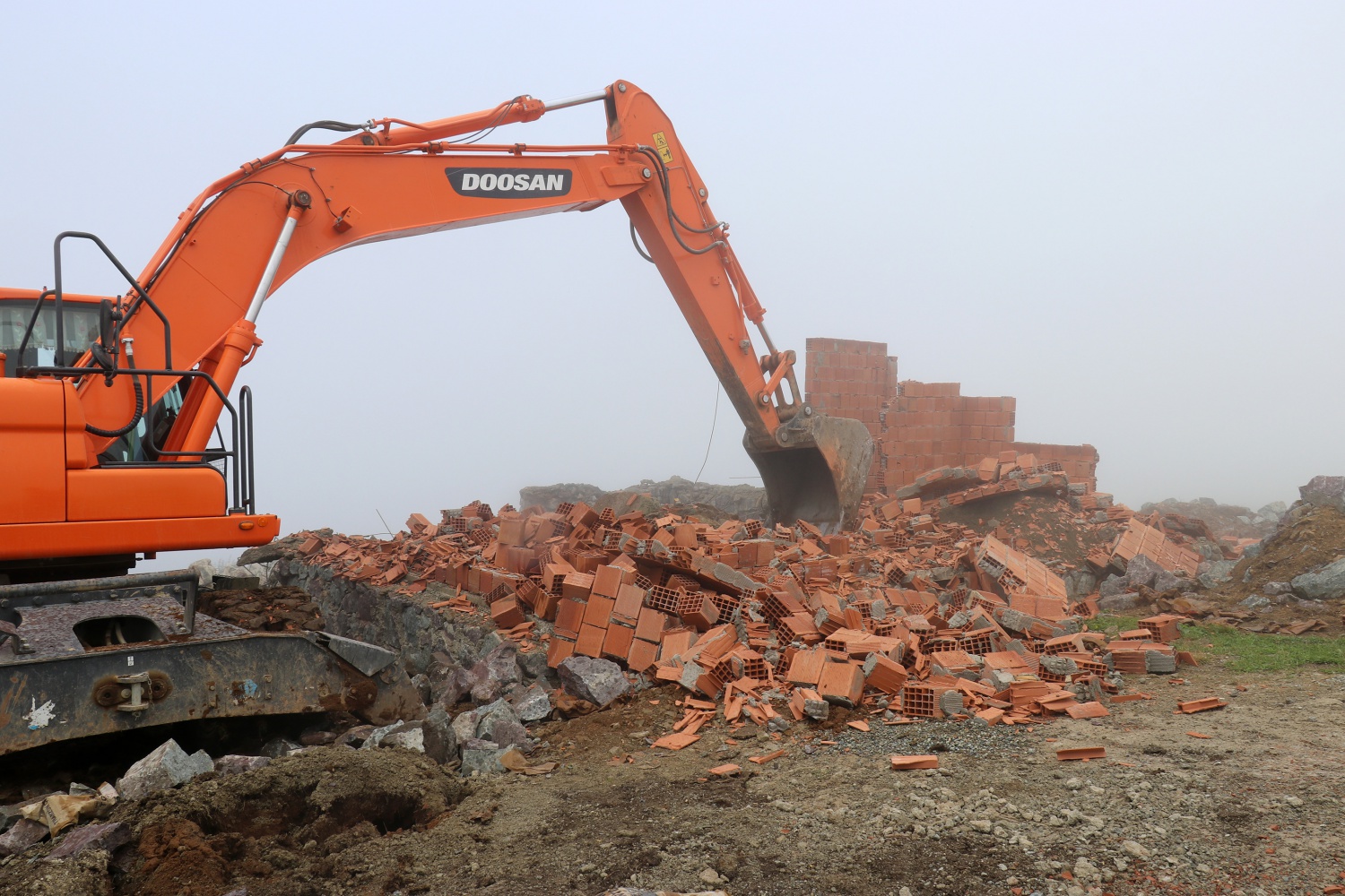 Gümüşhane yaylalarındaki kaçak binaların yıkımı devam ediyor 45