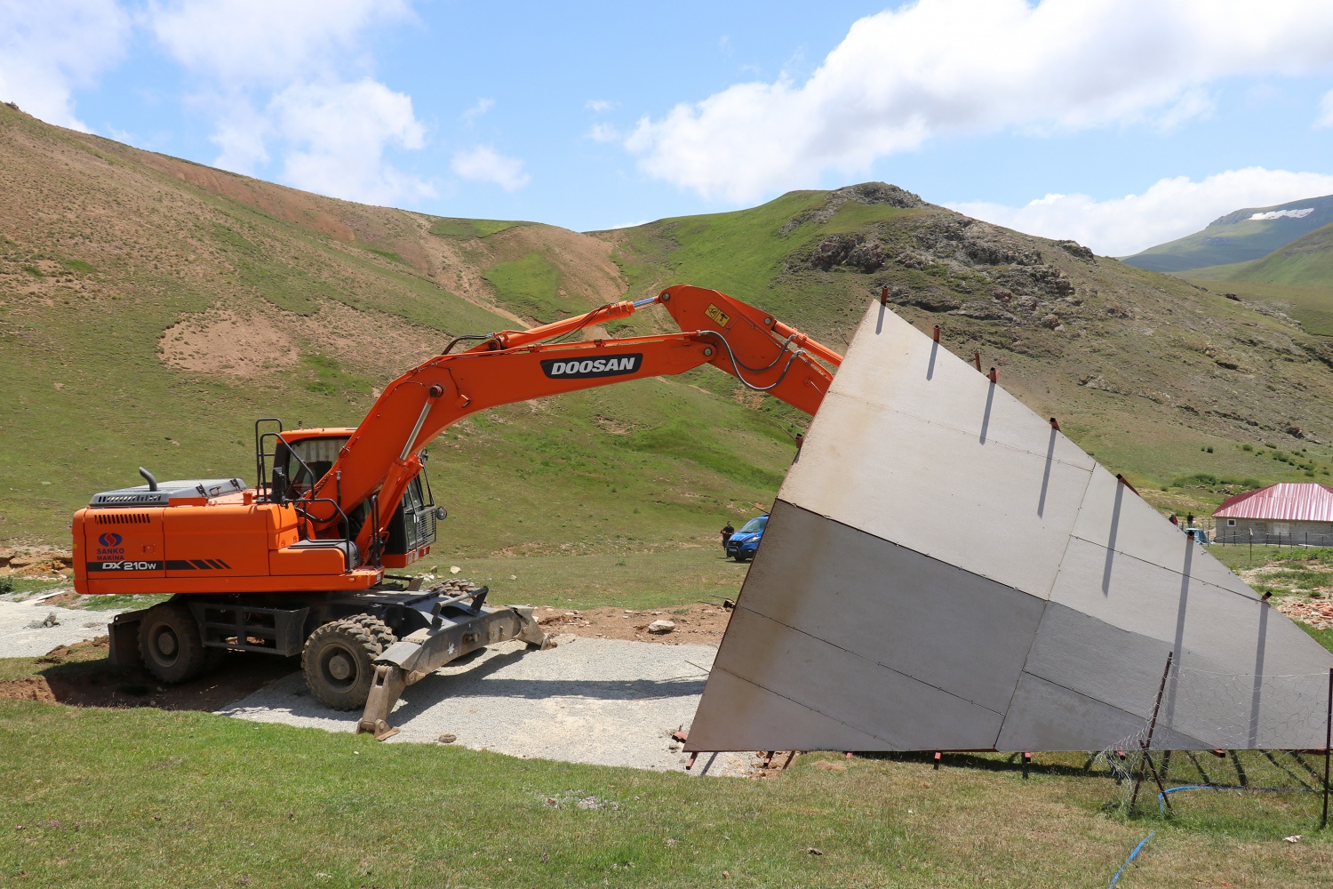 Gümüşhane yaylalarındaki kaçak binaların yıkımı devam ediyor 51