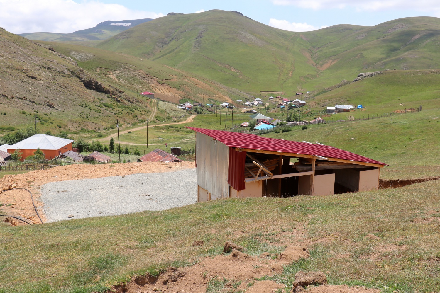 Gümüşhane yaylalarındaki kaçak binaların yıkımı devam ediyor 48