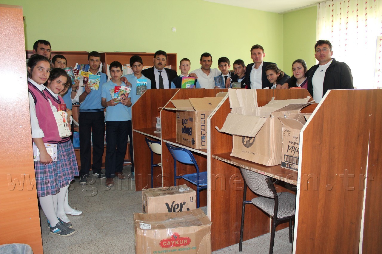 Şiran'da Üniversiteli Öğrencilerden Kitap Desteği 1