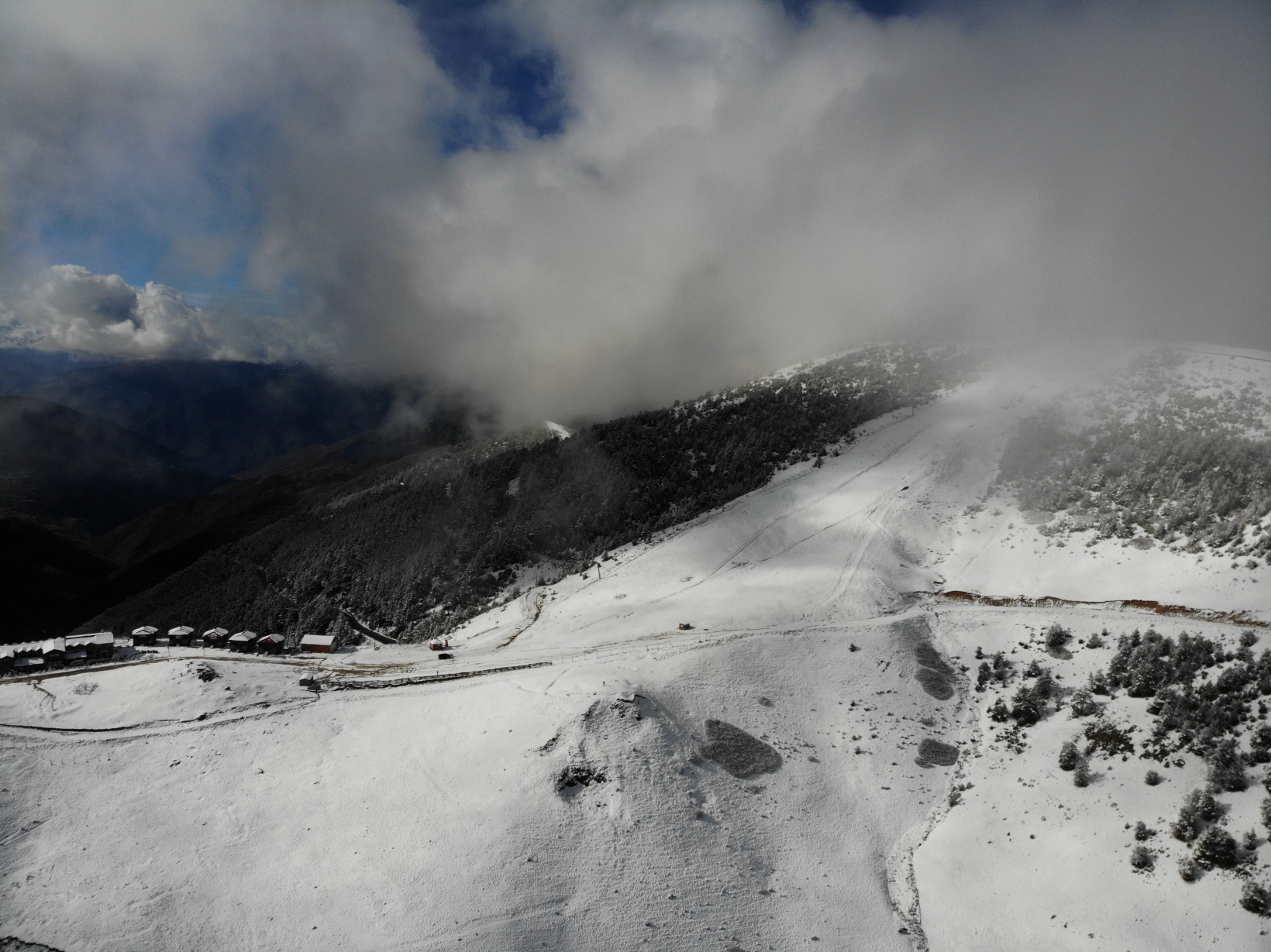 Zigana Kayak Merkezine sezonun ilk karı yağdı, eşsiz görüntüler ortaya çıktı 9