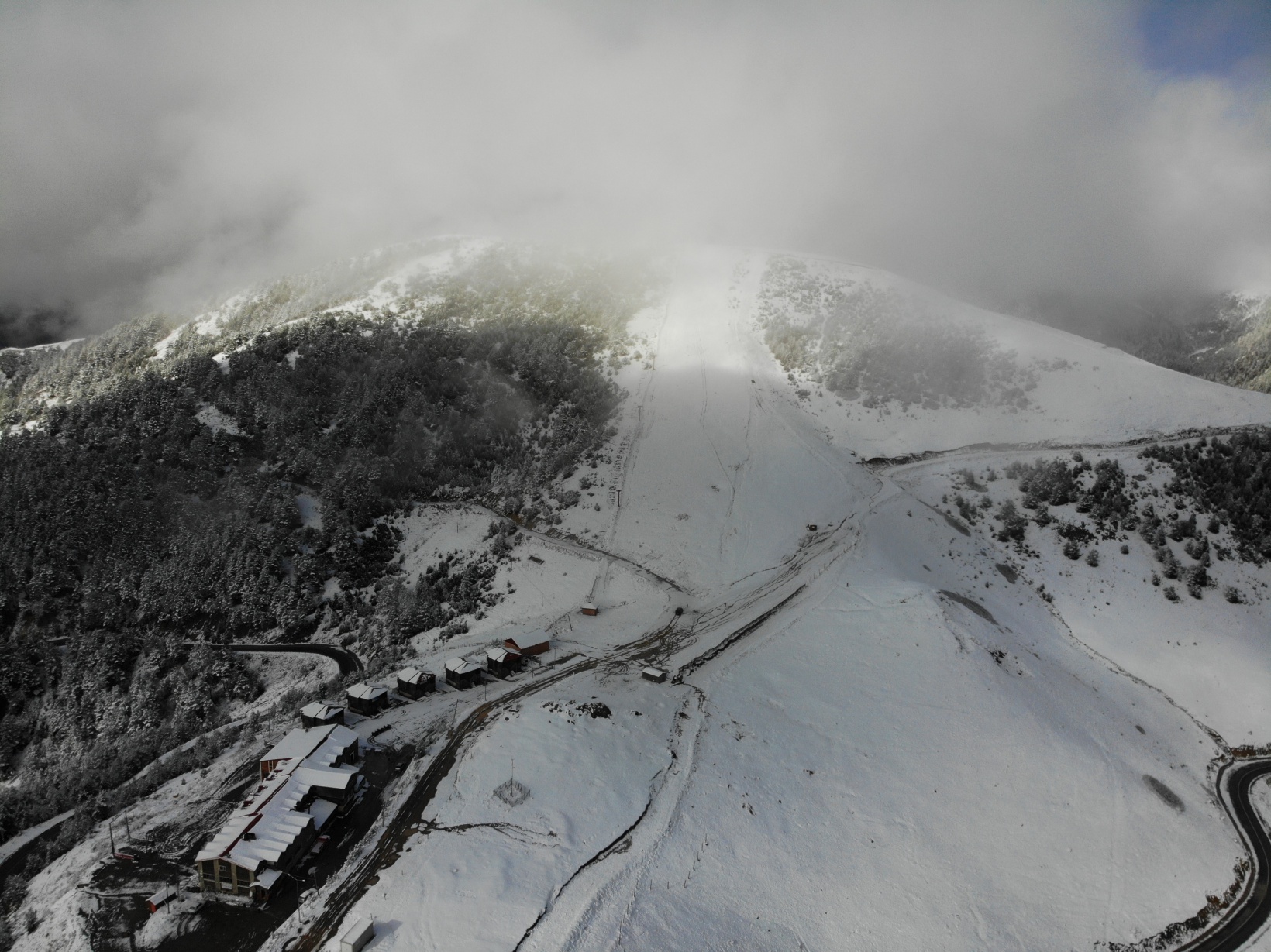 Zigana Kayak Merkezine sezonun ilk karı yağdı, eşsiz görüntüler ortaya çıktı 10