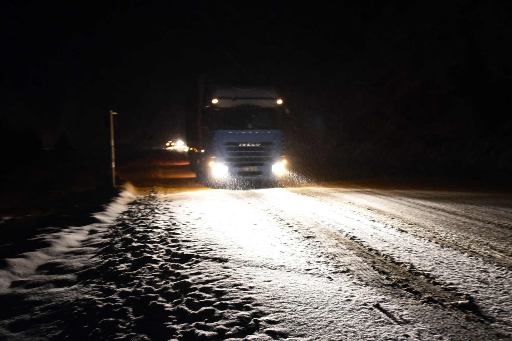 Karlı yollar kimilerine çile olurken kimilerine eğlence oldu 5