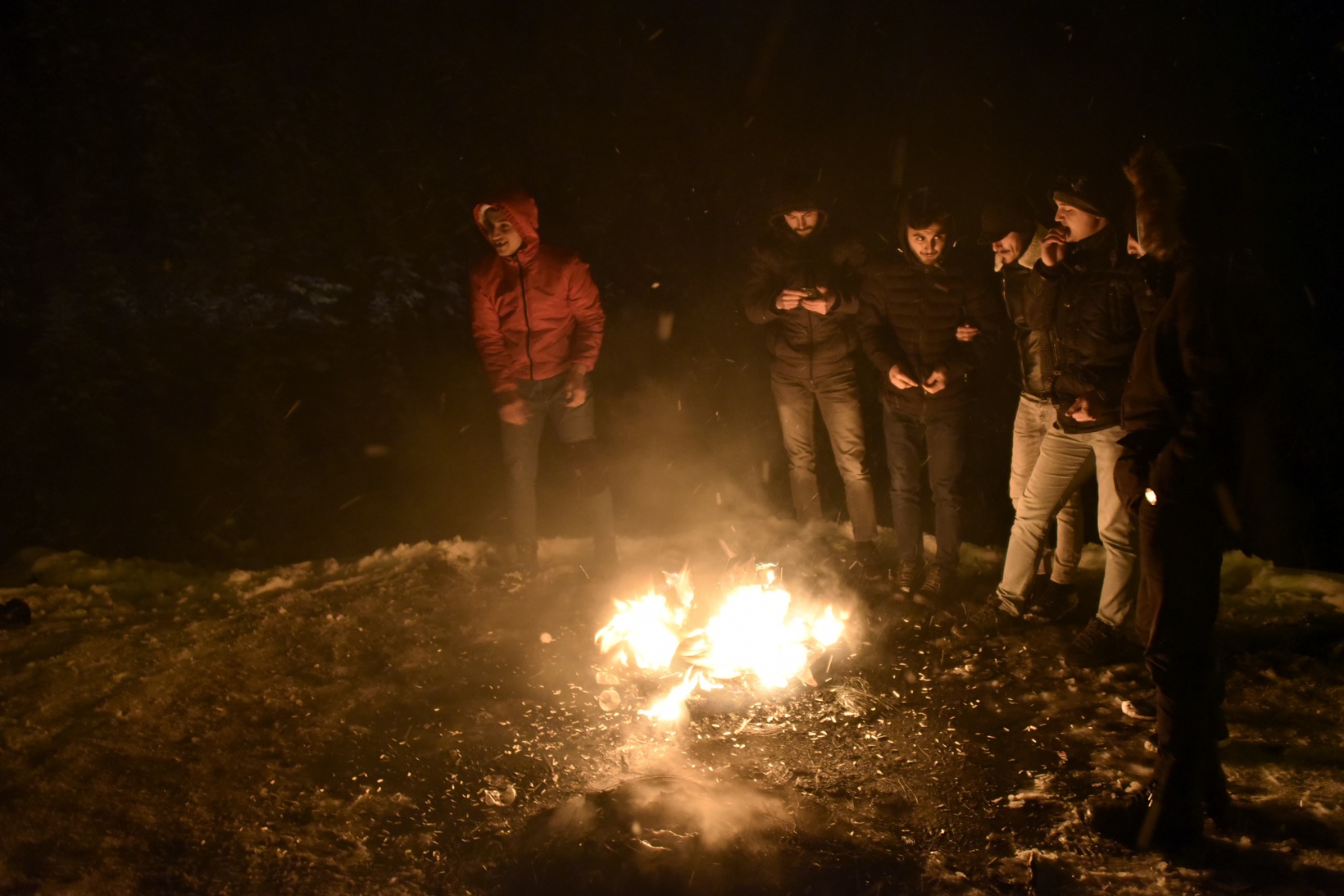 Karlı yollar kimilerine çile olurken kimilerine eğlence oldu 4