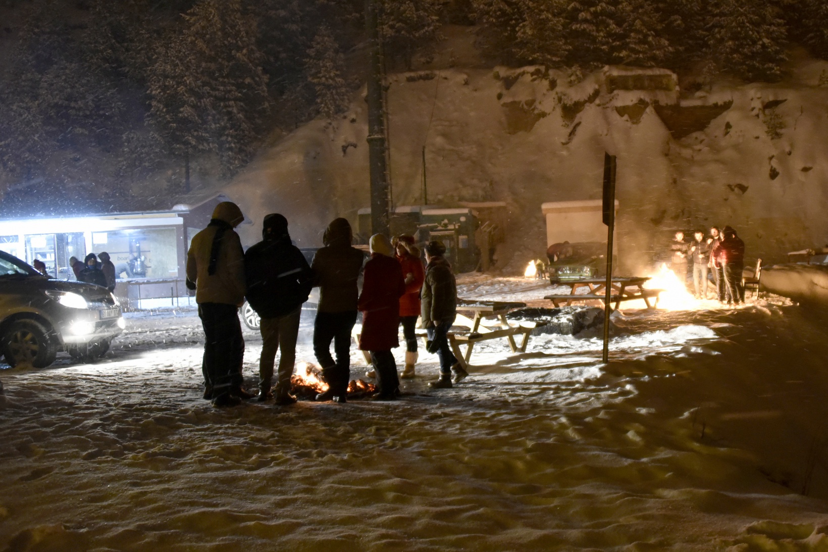 Karlı yollar kimilerine çile olurken kimilerine eğlence oldu 14
