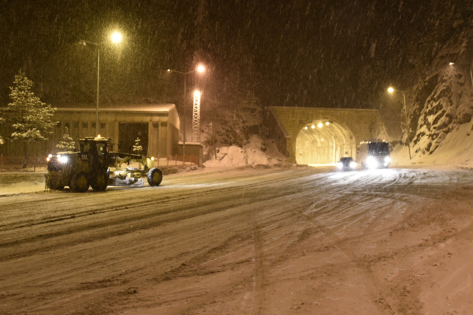 Karlı yollar kimilerine çile olurken kimilerine eğlence oldu 11