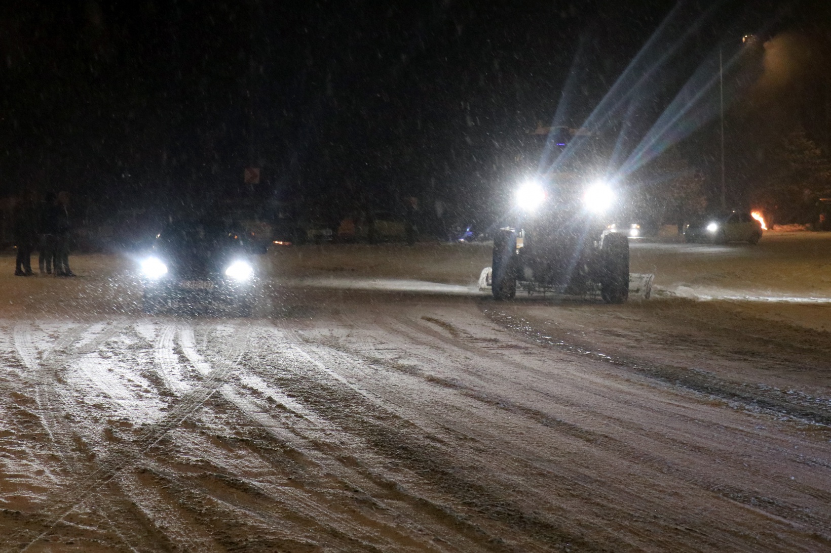 Karlı yollar kimilerine çile olurken kimilerine eğlence oldu 15