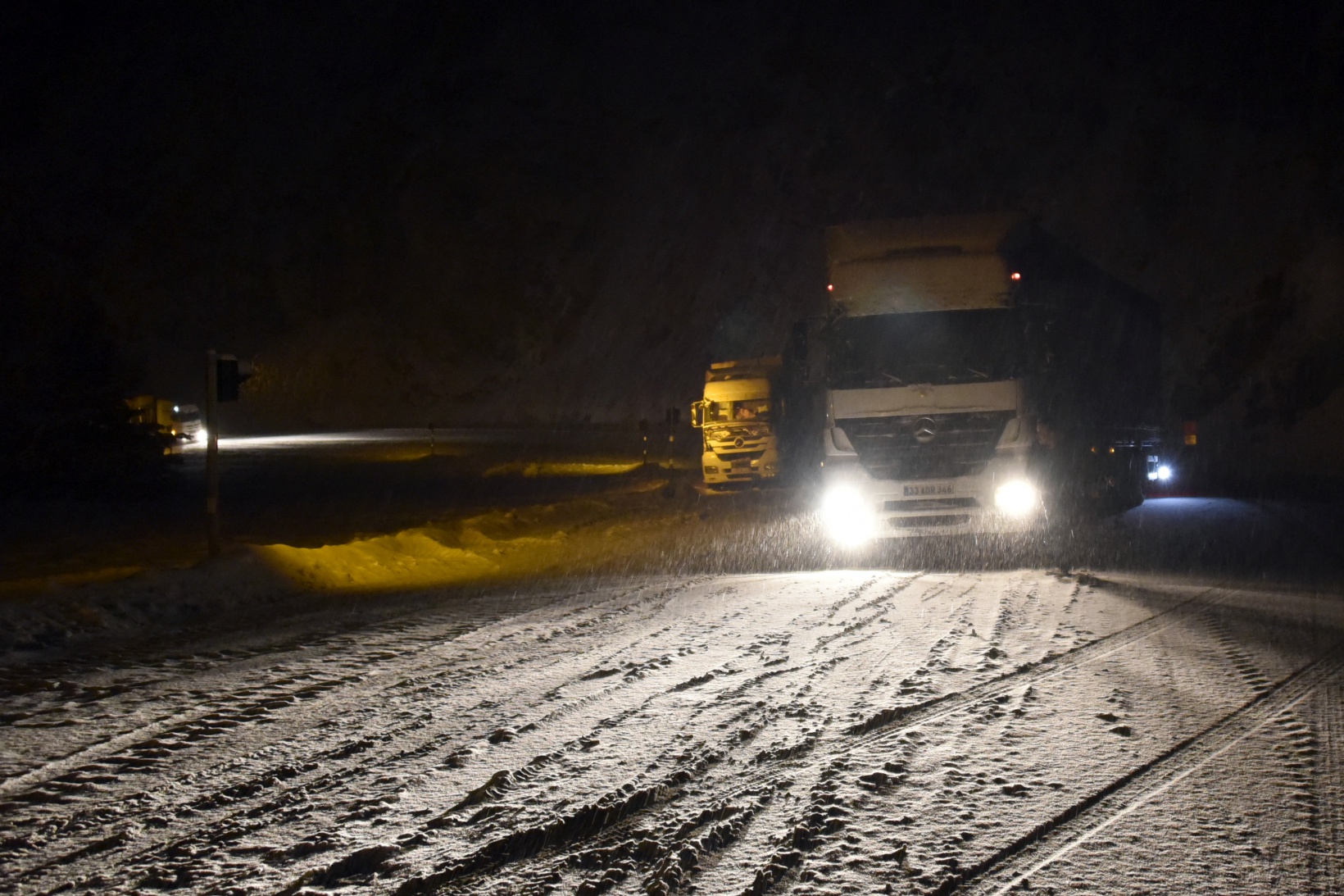 Karlı yollar kimilerine çile olurken kimilerine eğlence oldu 13