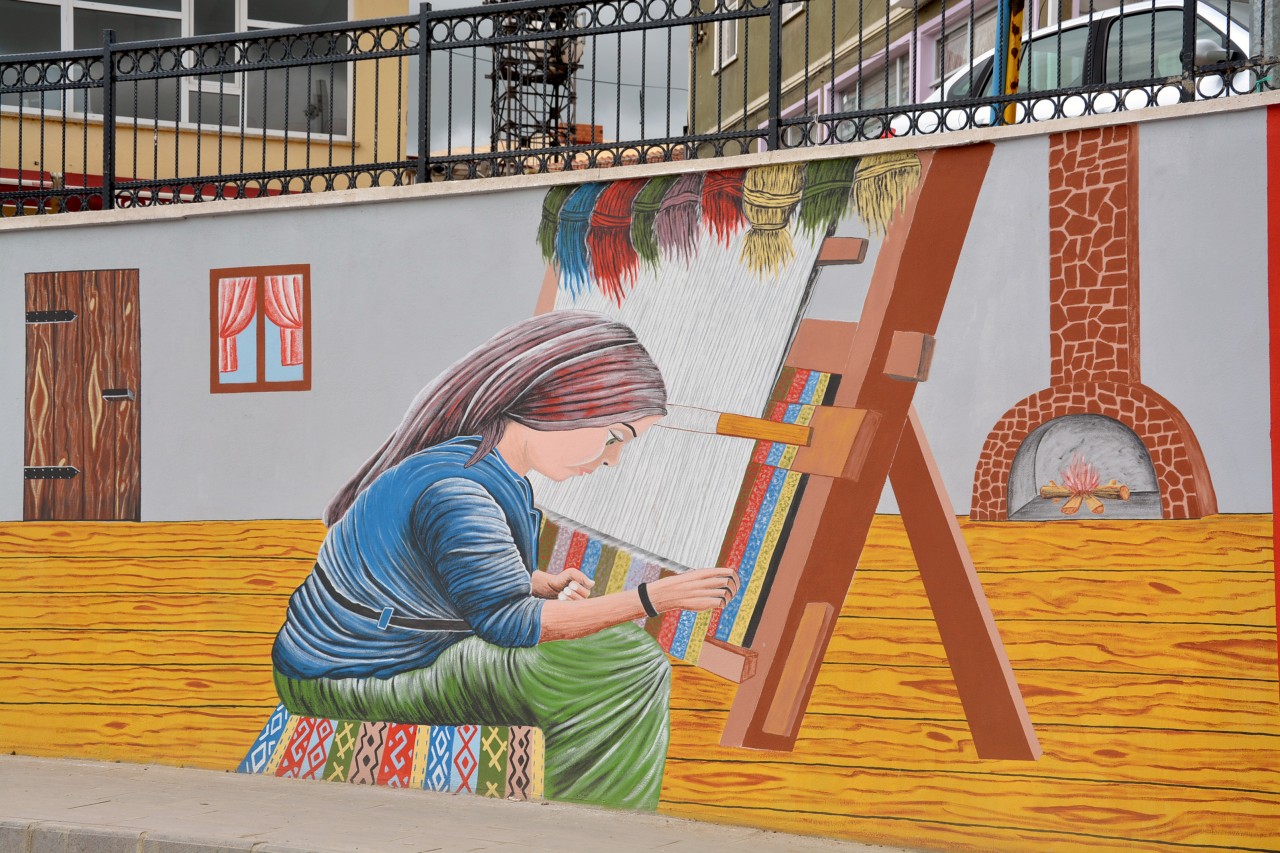 Zilli kilim duvarlara işlendi 2