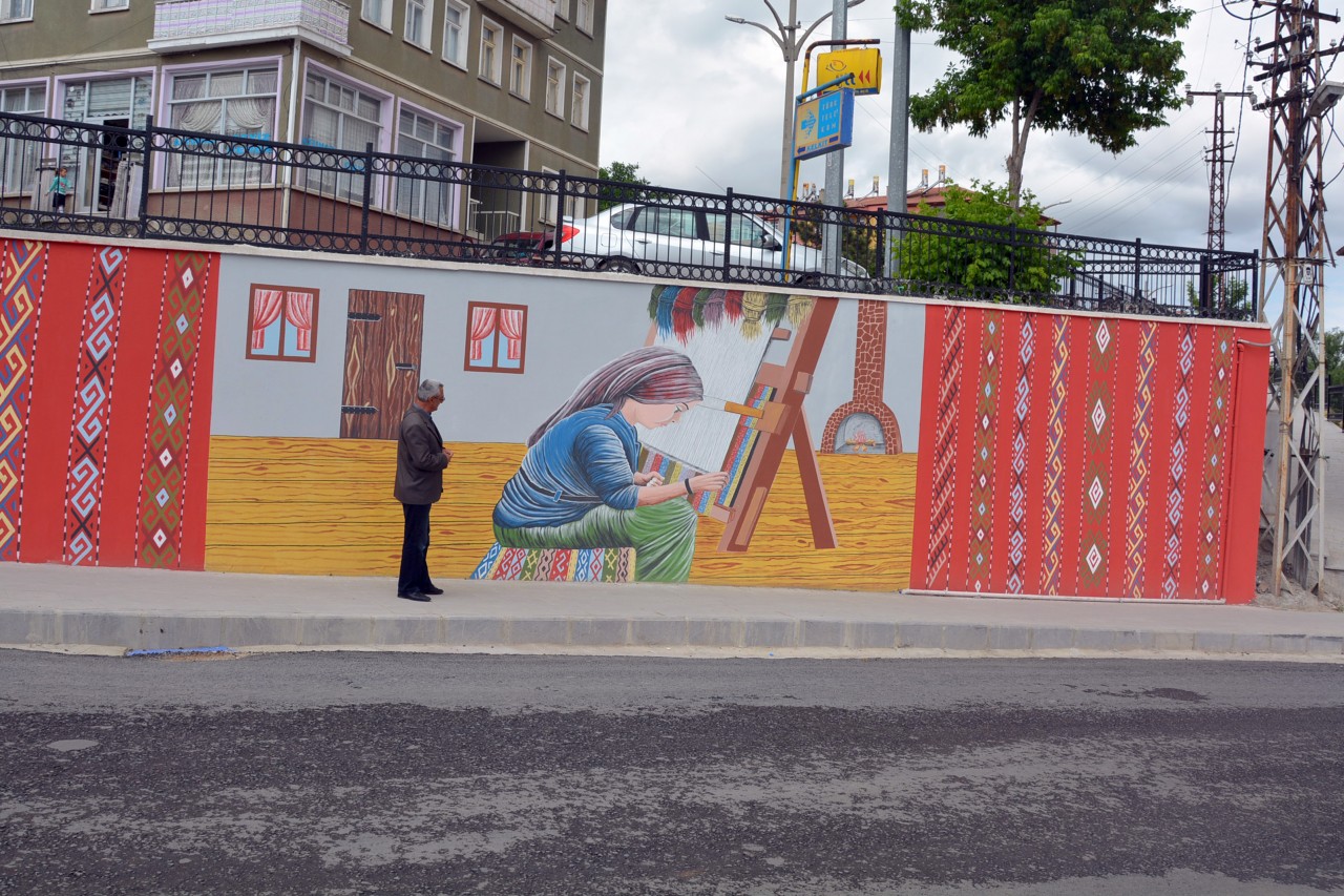 Zilli kilim duvarlara işlendi 4